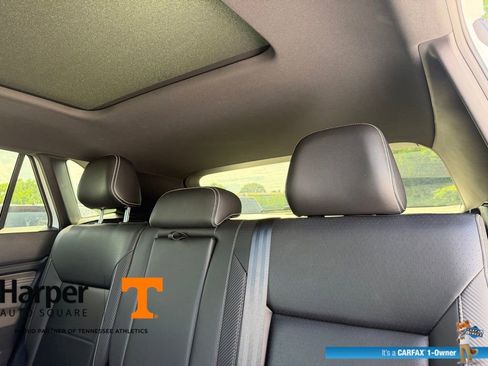 Used 2023 Volkswagen Atlas Cross Sport SE w/ Panoramic Sunroof Package FWD image 9