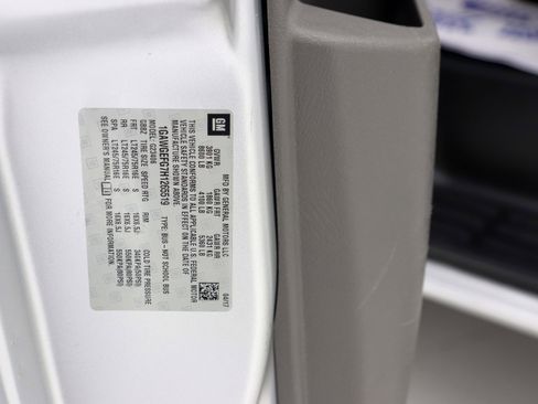 Used 2017 Chevrolet Express 2500 LS image 33