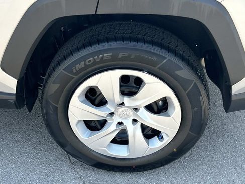 Used 2025 Toyota RAV4 LE AWD/4WD image 16