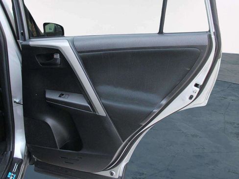 Used 2016 Toyota RAV4 LE image 27