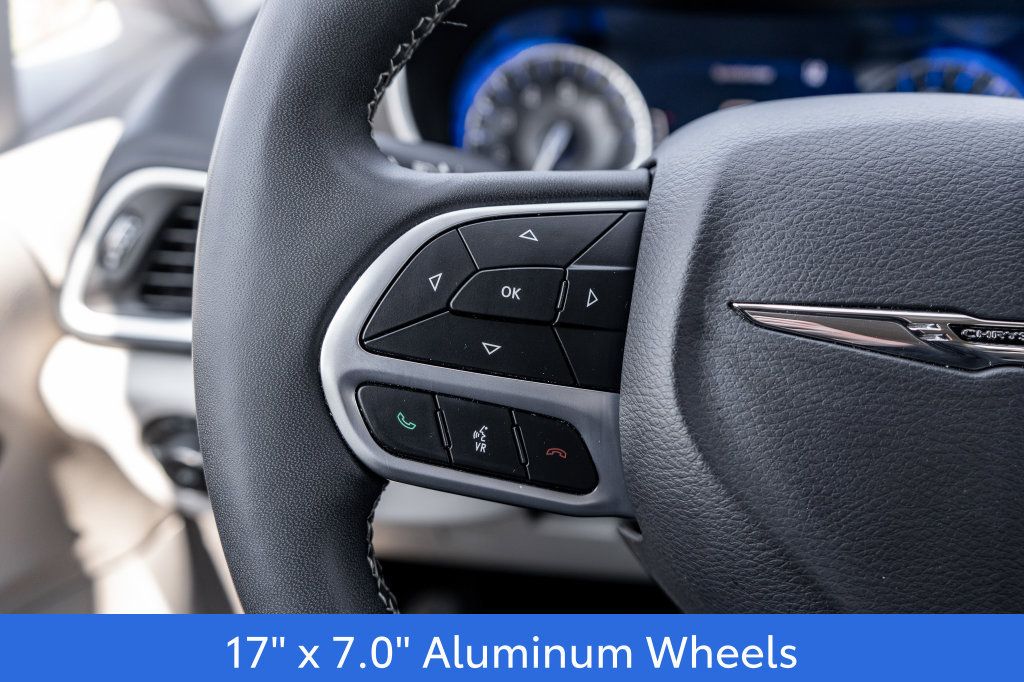 Used 2024 Chrysler Pacifica Touring-L FWD image 24