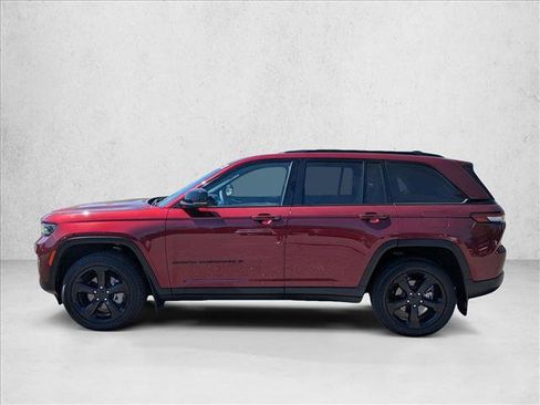 Used 2023 Jeep Grand Cherokee Limited w/ Black Appearance Package AWD/4WD image 9