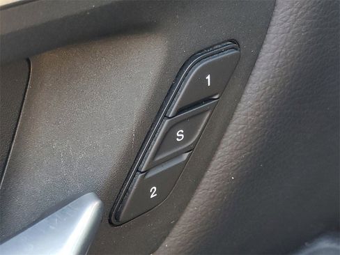 Used 2025 RAM 1500 Laramie image 12