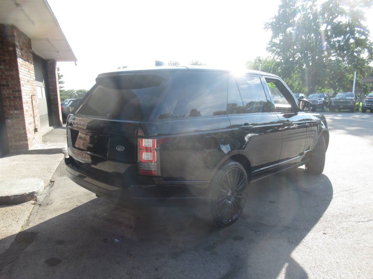 Used 2017 Land Rover Range Rover Supercharged AWD/4WD image 2