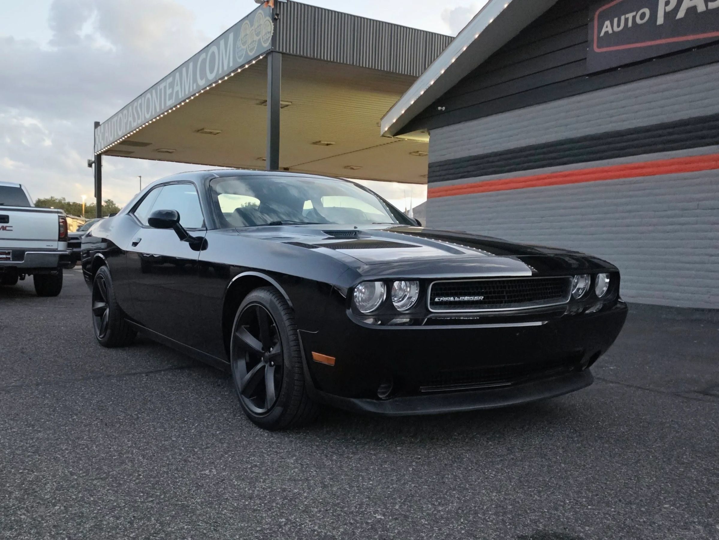 Used 2014 Dodge Challenger SXT RWD image 7