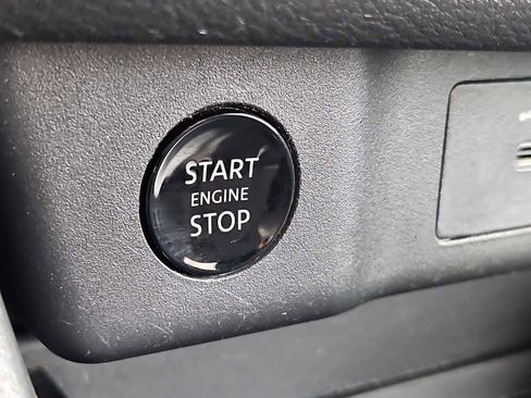 Used 2024 Nissan Rogue S FWD image 16