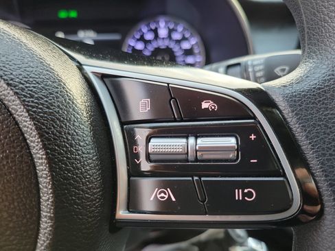 Used 2023 Kia Forte LXS image 8