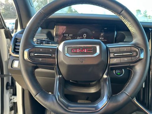 Used 2025 GMC Acadia AT4 w/ Luxury Package image 31