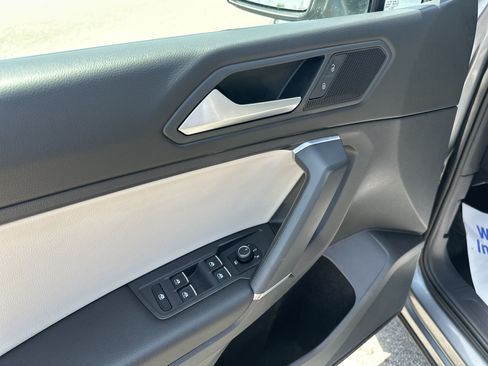 Used 2020 Volkswagen Tiguan SE w/ Panoramic Sunroof Package AWD/4WD image 12