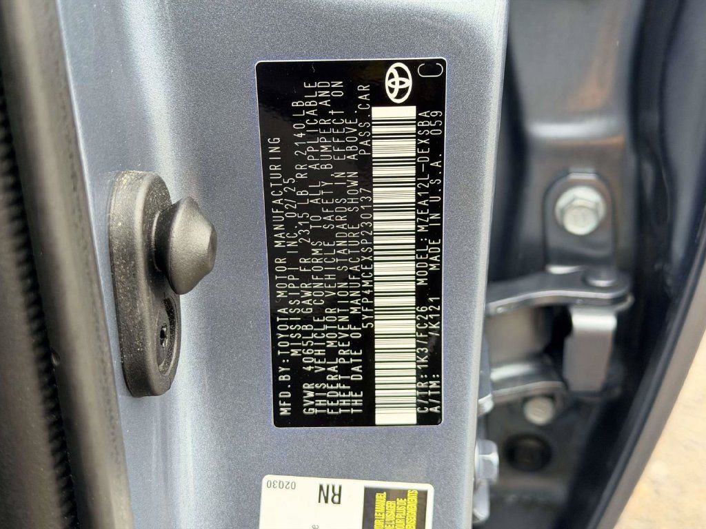 Certified 2025 Toyota Corolla SE w/ SE Premium Package FWD image 27