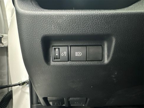 Used 2022 Toyota RAV4 XLE image 32