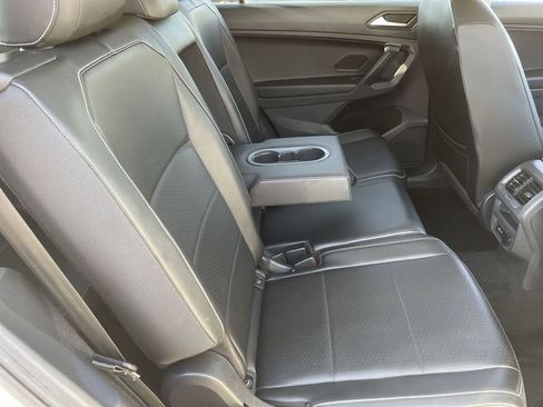 Used 2021 Volkswagen Tiguan SE w/ Panoramic Sunroof Package image 26