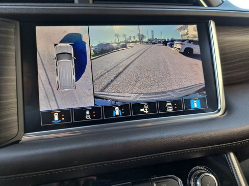 Used 2021 GMC Yukon Denali w/ Denali Premium Package image 11