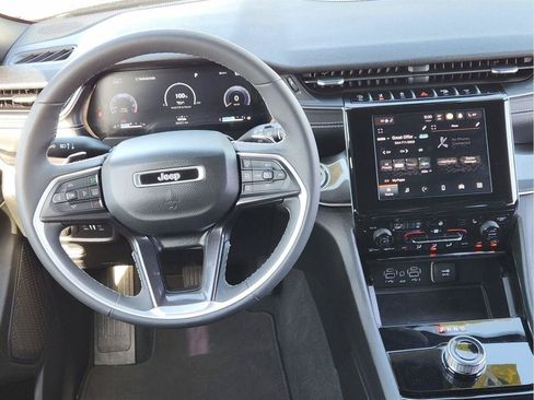 Used 2023 Jeep Grand Cherokee Altitude AWD/4WD image 28
