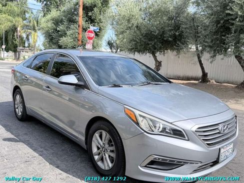 Used 2015 Hyundai Sonata SE w/ Option Group 09 FWD image 3