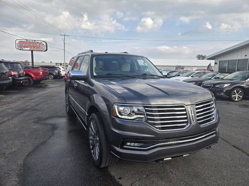 Used 2015 Lincoln Navigator 4WD w/ Equipment Group 101A Reserve image 11