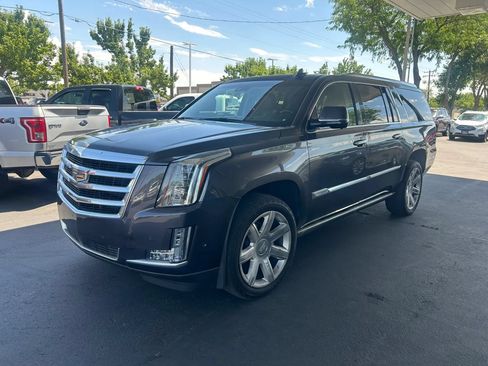 Used 2017 Cadillac Escalade ESV Premium Luxury AWD/4WD image 30