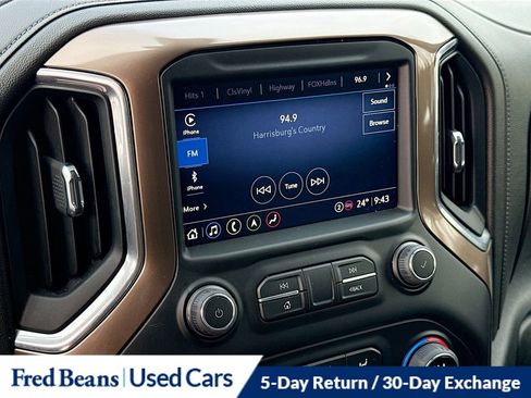 Used 2022 Chevrolet Silverado 1500 High Country w/ Technology Package image 17