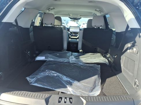 Used 2026 Ford Explorer Active w/ Active Comfort Package image 5