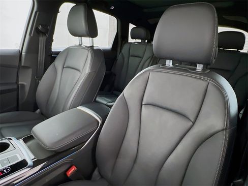 Used 2025 Audi Q7 3.0T Premium Plus image 11