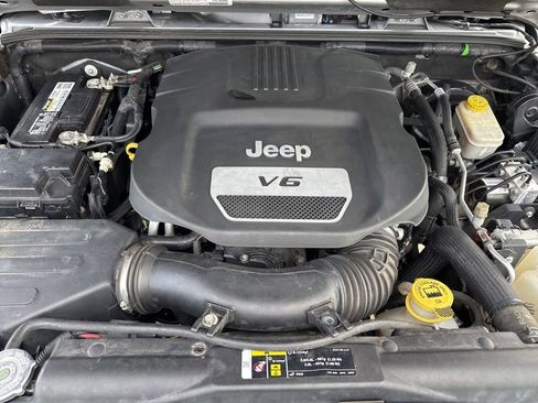 Used 2017 Jeep Wrangler Unlimited Sahara w/ Dual Top Group AWD/4WD image 48
