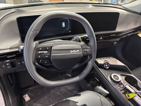 New 2025 Kia EV6 Wind image 12