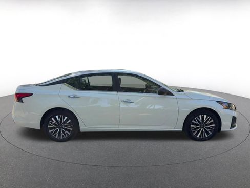 Used 2025 Nissan Altima 2.5 SV image 16