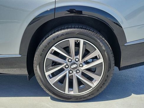 New 2026 Cadillac Vistiq Sport w/ LPO, Floor Liner Package AWD/4WD image 11