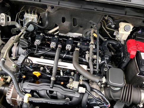 Used 2019 Nissan Kicks SR FWD image 29