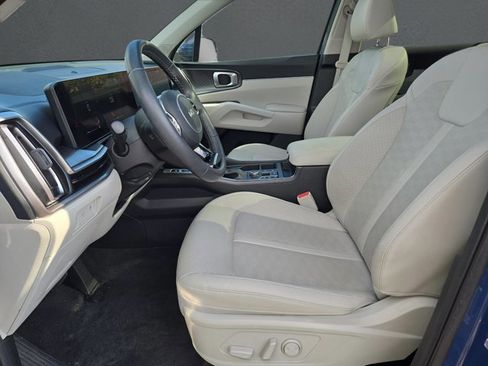 Used 2025 Kia Sorento EX w/ Panoramic Sunroof Package image 23