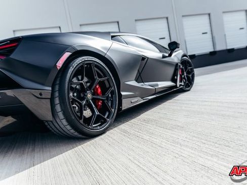 Used 2025 Lamborghini Revuelto image 93