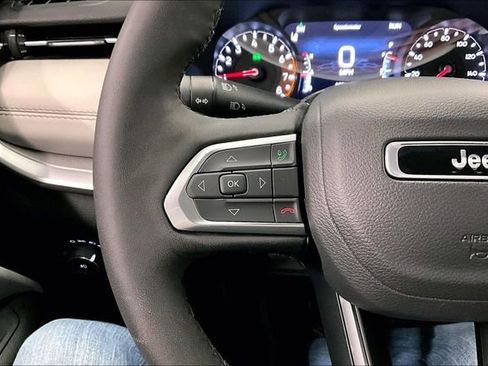 Used 2025 Jeep Compass Limited image 26