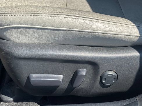 Used 2015 Toyota Avalon XLE FWD image 9