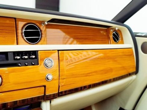 Used 2011 Rolls-Royce Phantom Drophead Coupe image 28