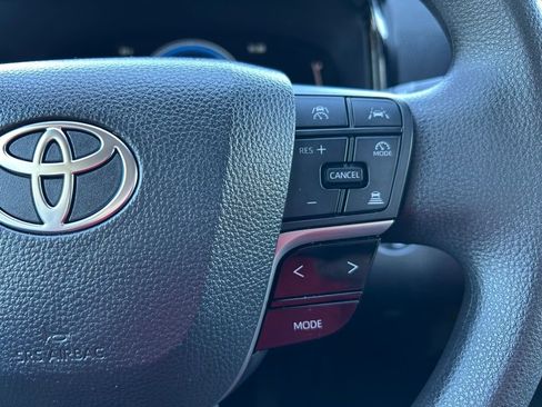 Used 2025 Toyota Camry LE image 18