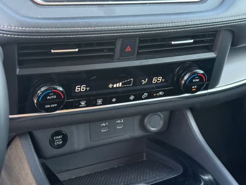 Used 2025 Nissan Rogue SV image 20