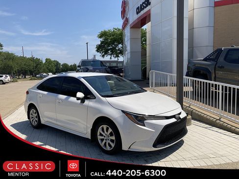 Used 2020 Toyota Corolla LE FWD image 1