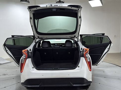 Used 2016 Toyota Prius Four image 16