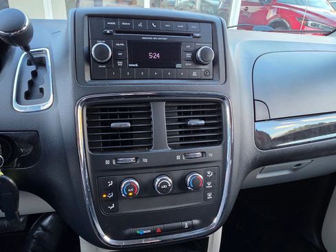 Used 2014 Dodge Grand Caravan American Value Package w/ UConnect Hands-Free Group image 19