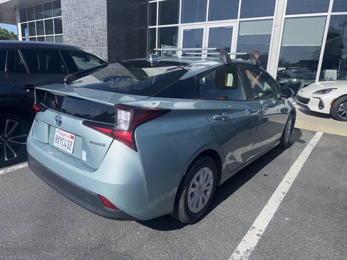 Used 2022 Toyota Prius LE FWD image 5