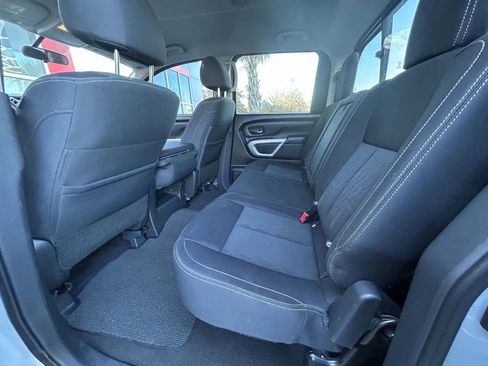 Used 2019 Nissan Titan SV image 16