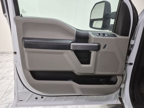 Used 2018 Ford F250 XLT w/ Snow Plow Prep Package image 23