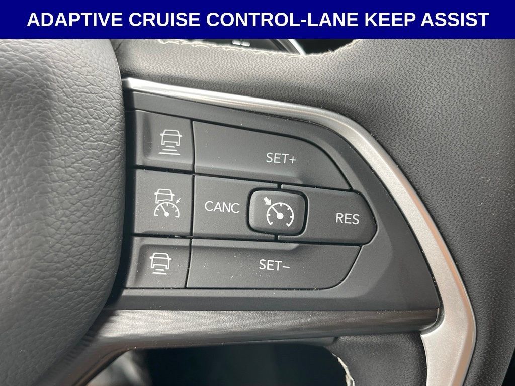Used 2026 Jeep Grand Cherokee Laredo RWD image 12
