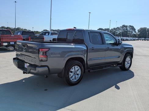 Used 2024 Nissan Frontier SV w/ SV Convenience Package RWD image 6