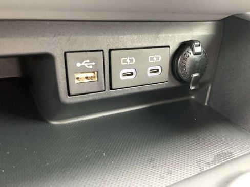 Used 2024 Toyota Highlander XLE image 27