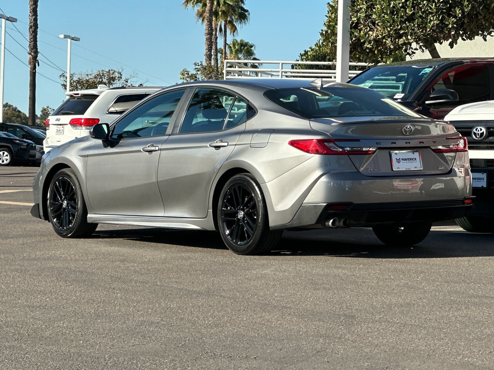 Used 2025 Toyota Camry SE FWD image 3