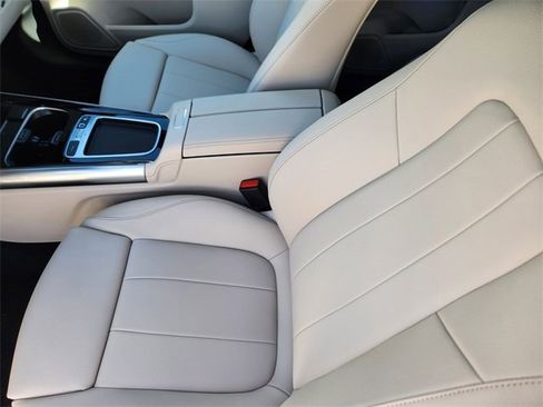 Certified 2026 Mercedes-Benz GLA 250 4MATIC image 8