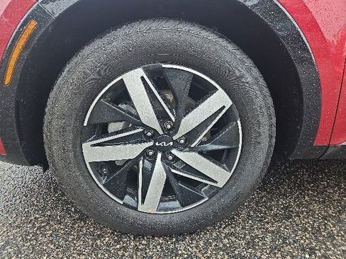 Certified 2023 Kia Sorento S FWD image 3