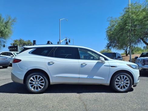 Used 2021 Buick Enclave Essence w/ Sound and Sites Package AWD/4WD image 4