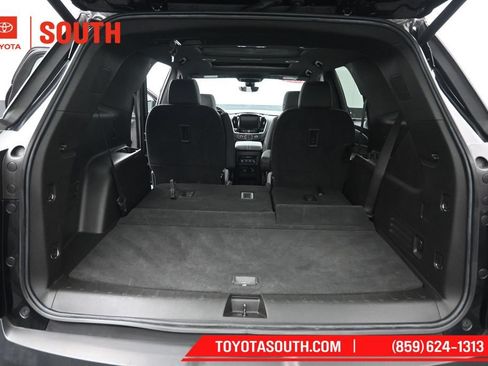 Used 2023 Chevrolet Traverse LT w/ LT Premium Package AWD/4WD image 32